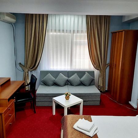 Hotel Aristocrat & Fish Restaurant Skopje Room photo