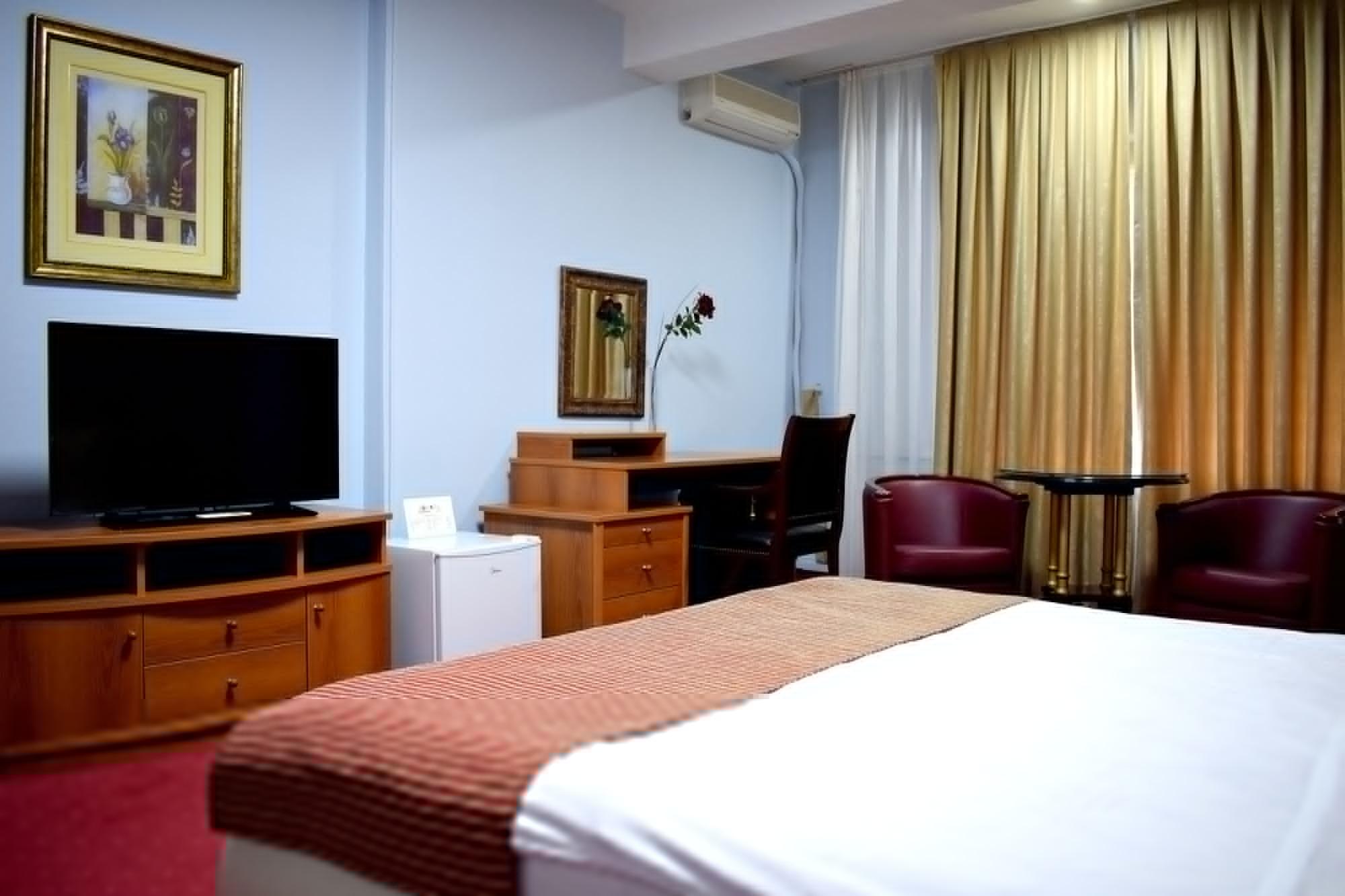 Hotel Aristocrat & Fish Restaurant Skopje Exterior photo
