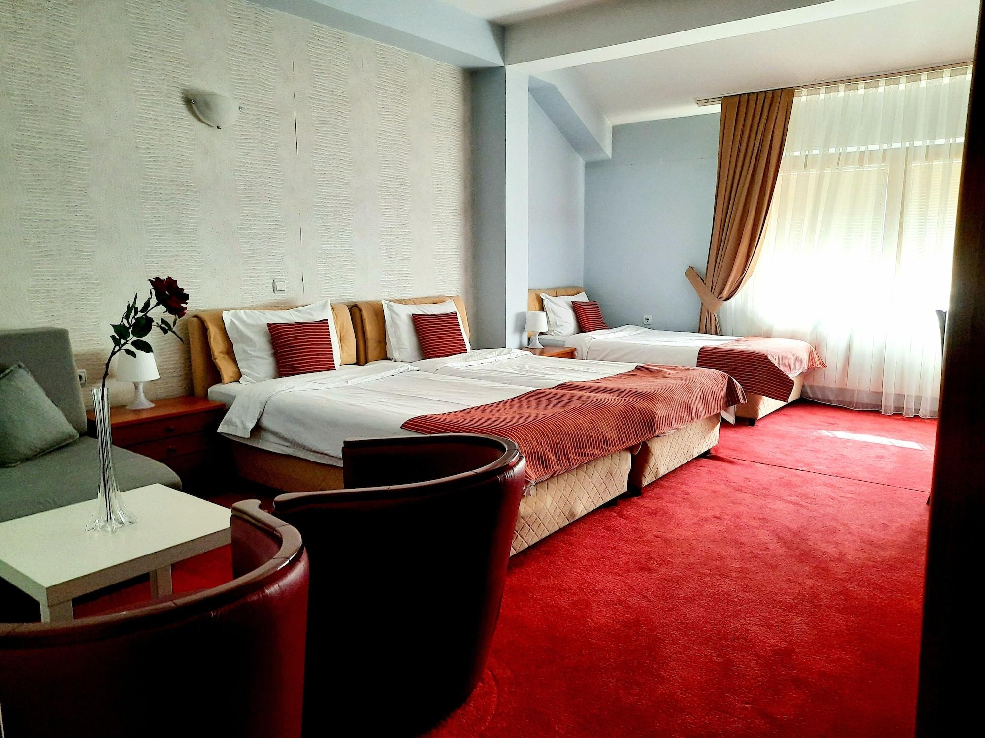 Hotel Aristocrat & Fish Restaurant Skopje Exterior photo