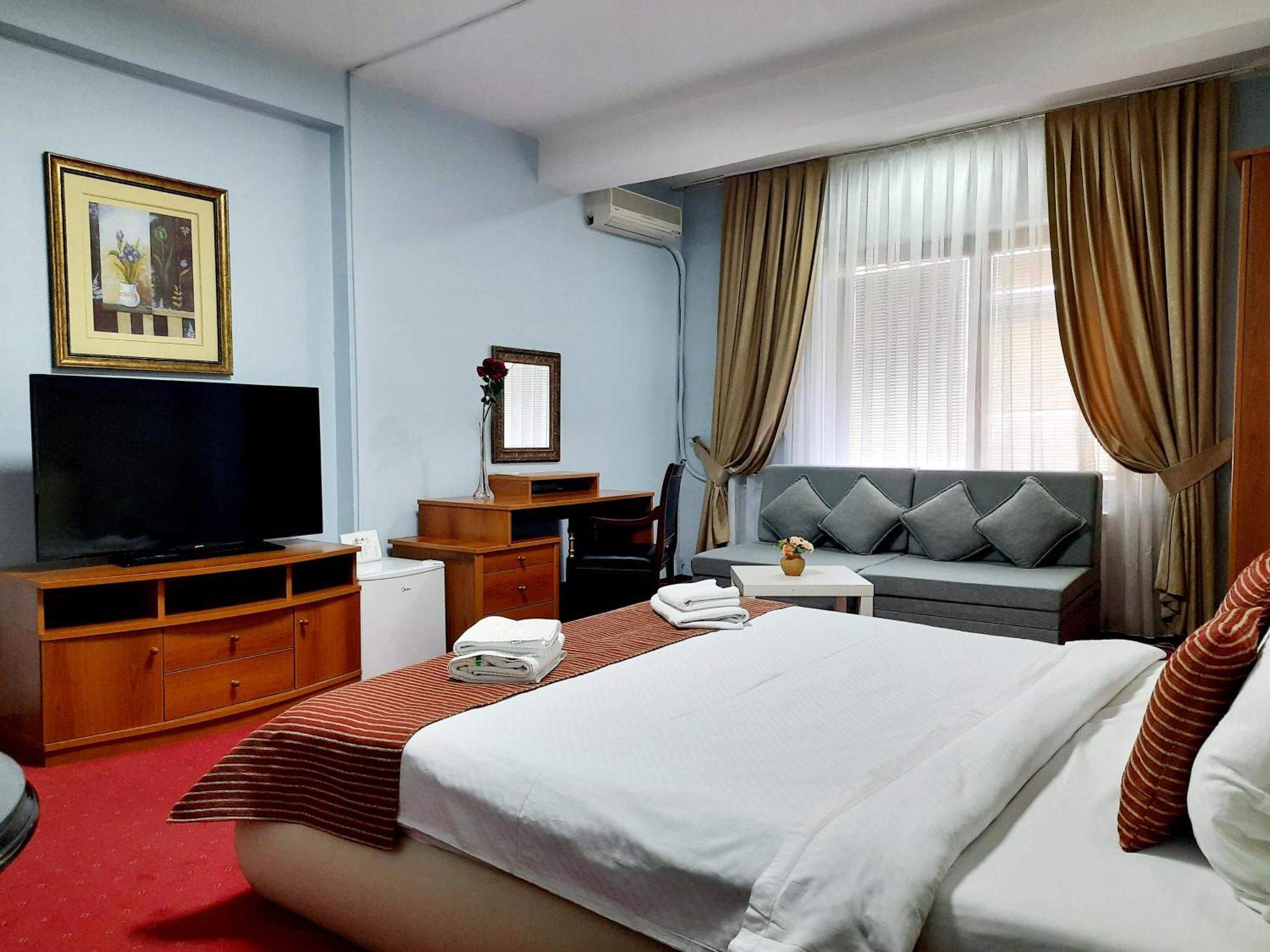 Hotel Aristocrat & Fish Restaurant Skopje Room photo