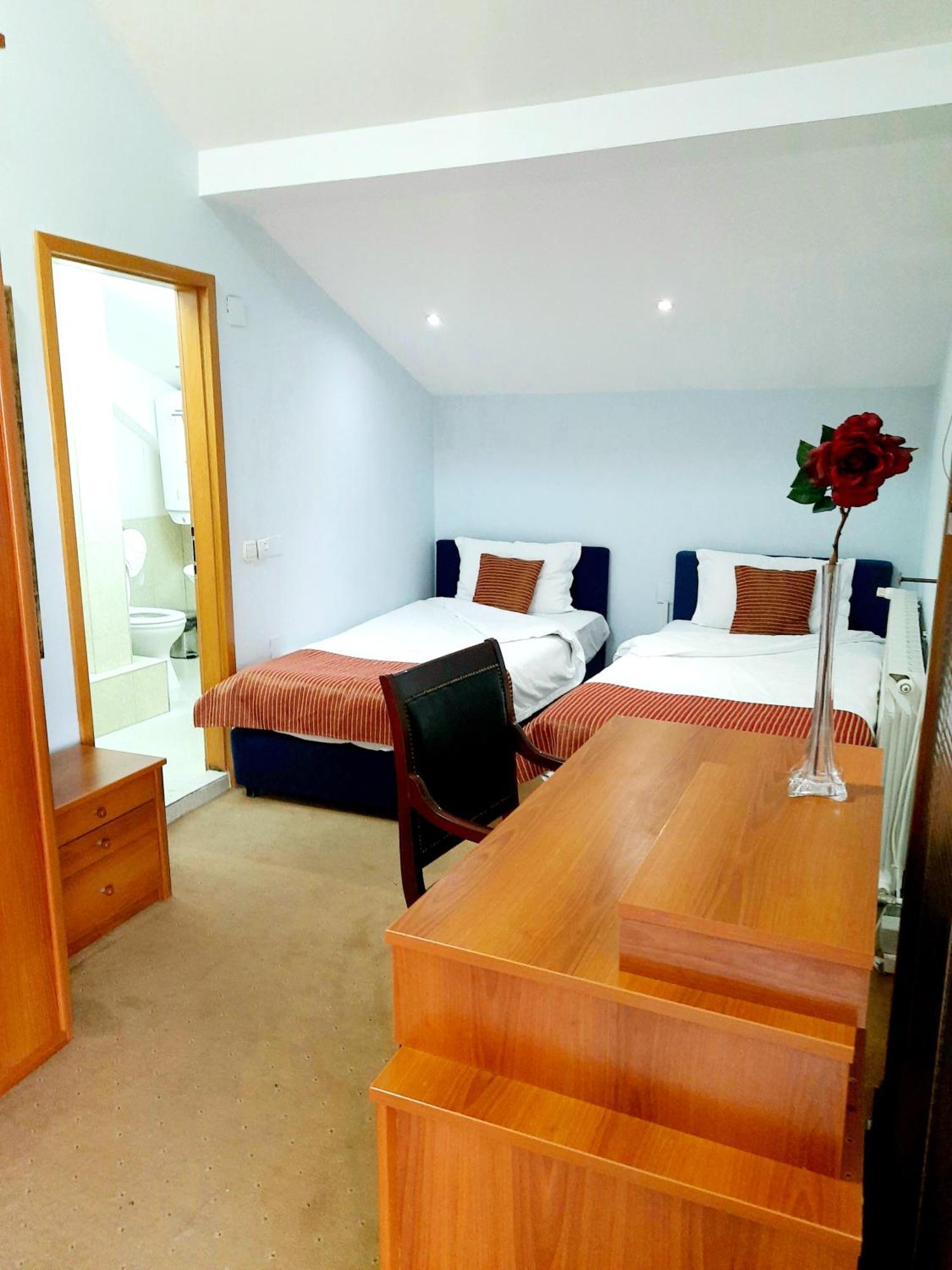 Hotel Aristocrat & Fish Restaurant Skopje Room photo
