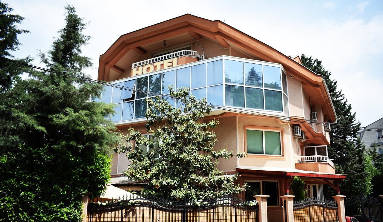 Hotel Aristocrat & Fish Restaurant Skopje Exterior photo