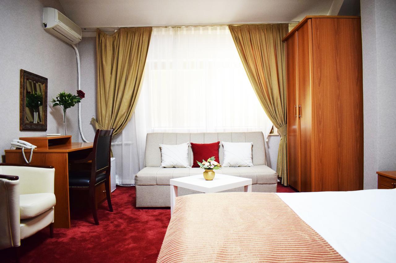 Hotel Aristocrat & Fish Restaurant Skopje Exterior photo