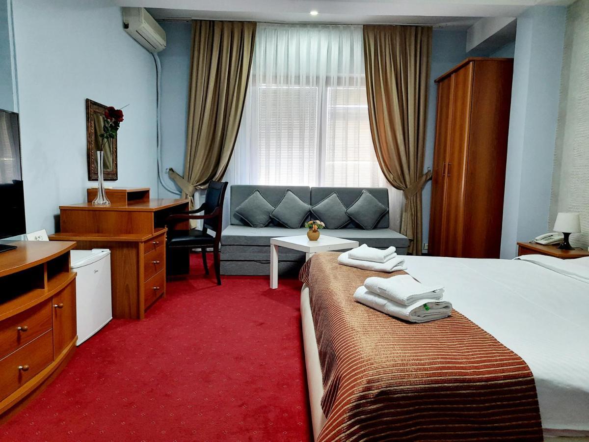 Hotel Aristocrat & Fish Restaurant Skopje Exterior photo